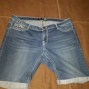 Bermuda shorts size 18